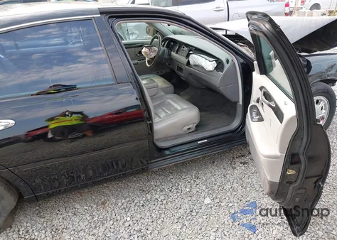 1998 Lincoln Town Car Signature из США, поврежденный, VIN 1LNFM82W6WY656238